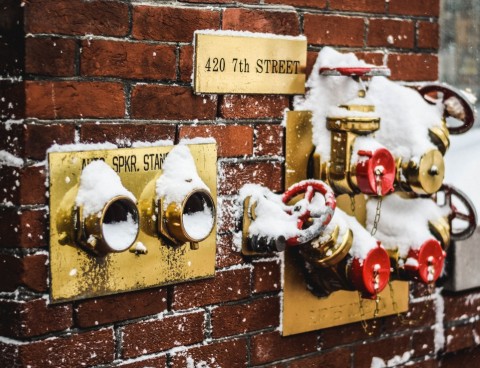 Frozen pipes image